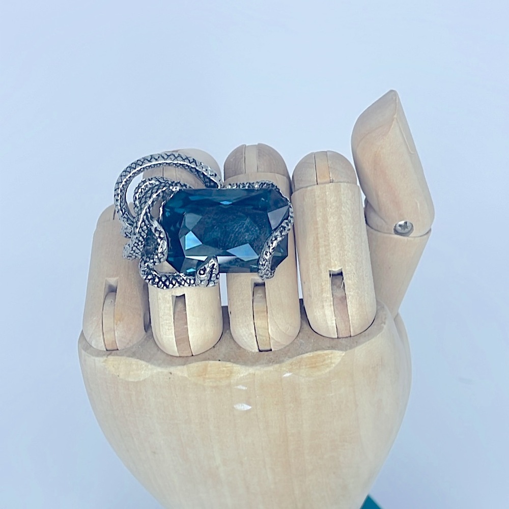 REGALROSE Medusa Snake Double Ring with Blue Stone